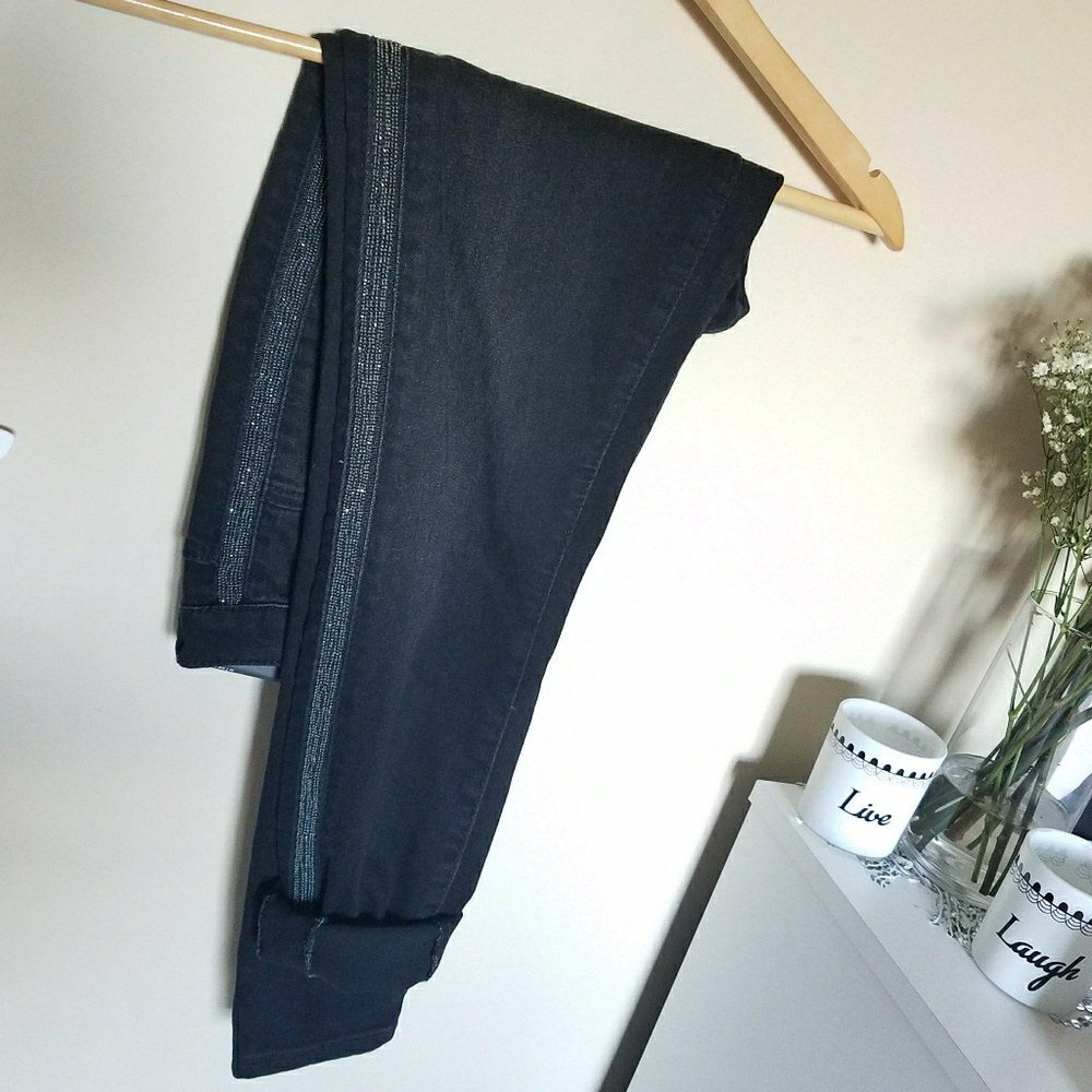 Embellished High-Rise Jeggings 🖤 - Picture 3 of 8